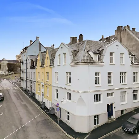 Homerentals L 120sqm Mid-central - King Beds - 500mbps Wi-fi Apartmán