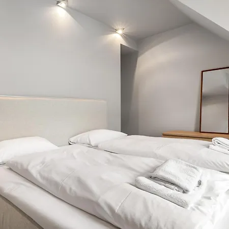 Homerentals L 120sqm Mid-central - King Beds - 500mbps Wi-fi Apartament