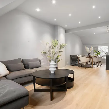 Homerentals L 120sqm Mid-central - King Beds - 500mbps Wi-fi Apartment