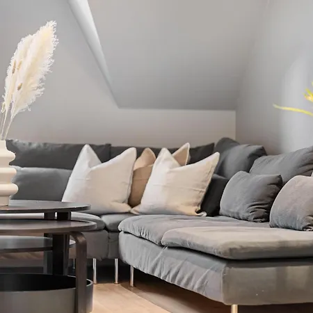 Apartment Homerentals L 120sqm Mid-central - King Beds - 500mbps Wi-fi *