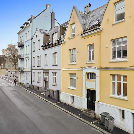 Apartment Homerentals L 120sqm Mid-central - King Beds - 500mbps Wi-fi
