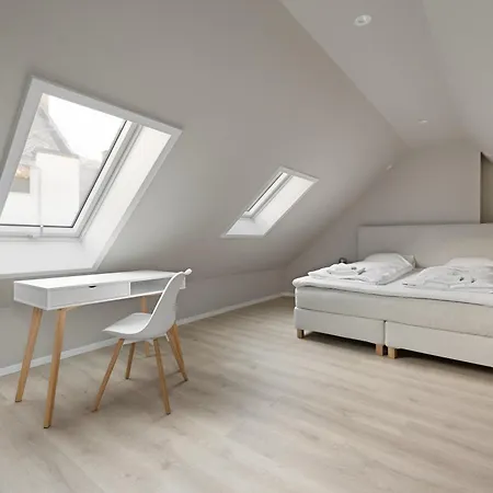 Apartment Homerentals L 120sqm Mid-central - King Beds - 500mbps Wi-fi