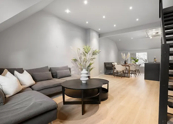 Homerentals L 120sqm Mid-central - King Beds - 500mbps Wi-fi Apartmán